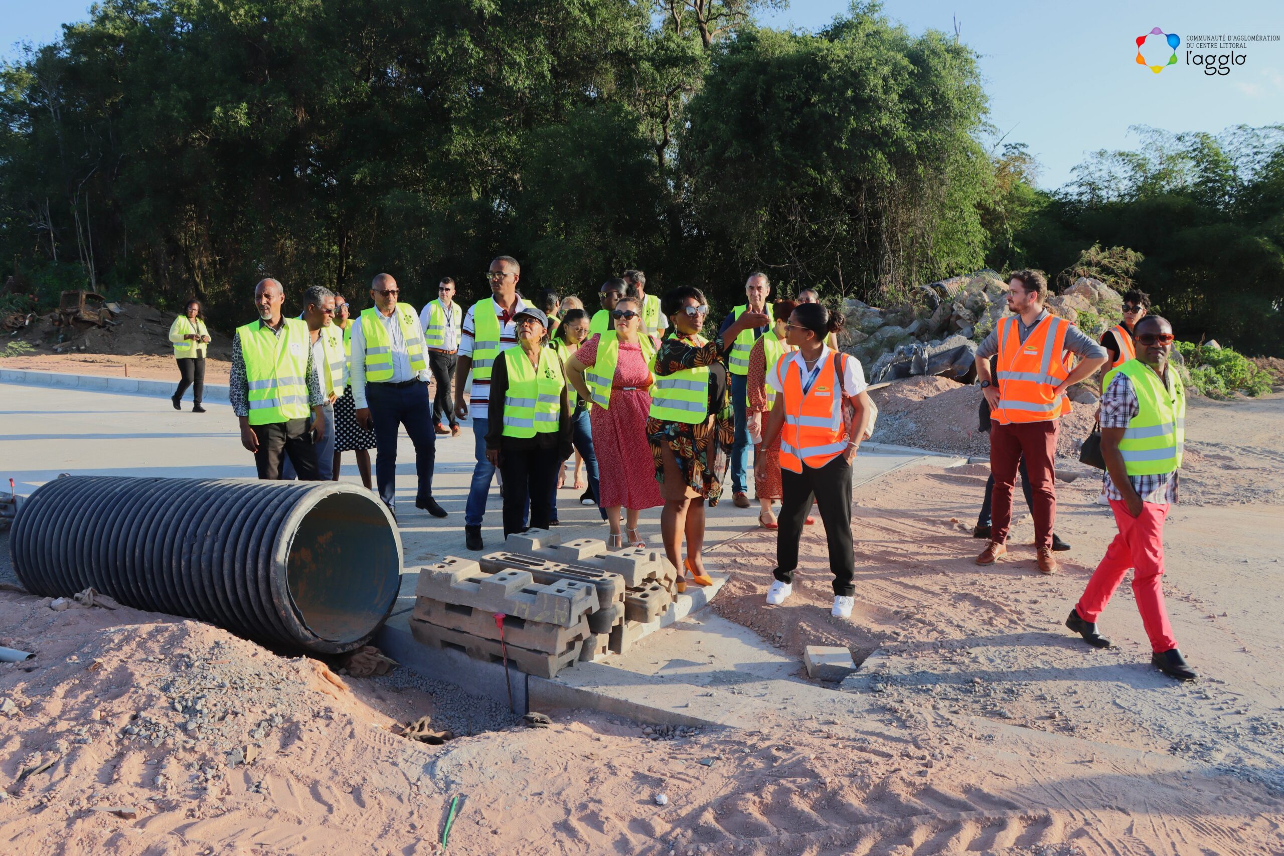 Les élus de la ville de Cayenne visitent le chantier de Yanéo